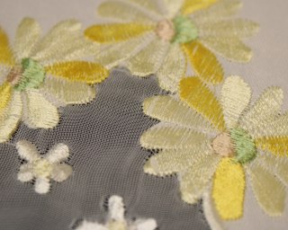 Serwetka serweta koło biała śmietanka satynowa kwiat śr. 25 cm do koszyczka