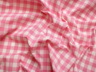 BAWEŁNA W KRATKĘ RÓŻOWO BIAŁA 1 CM