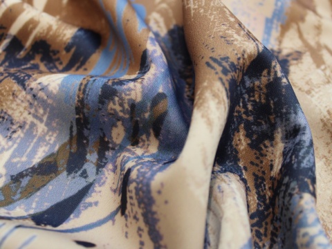 Dzianina wiskozowa gruba wzór mazy niebiesko beżowe