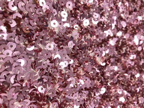 Materiał cekinowy cekiny na tiulu gęste brudny róż