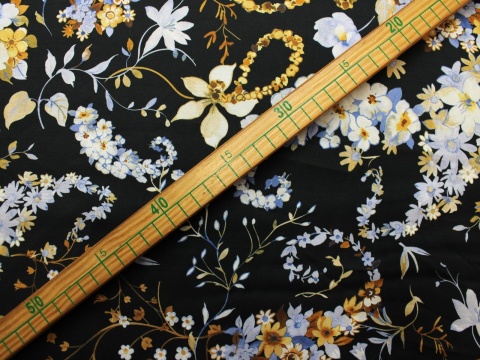 Satyna wiskozowa tkanina wiskoza kwiaty niebieskie żółte na czarnym