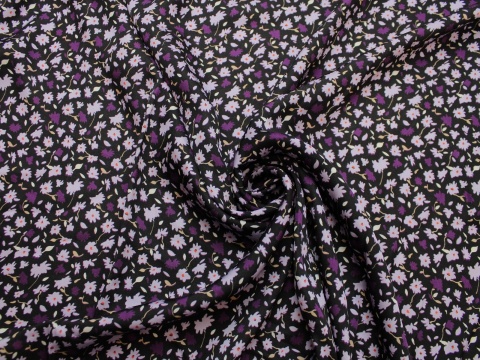 Satyna wiskozowa tkanina wiskoza łączka fioletowa na czarnym
