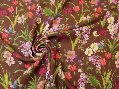 Tkanina wiskozowa wiskoza w kwiaty kolorowe na brązie łączka