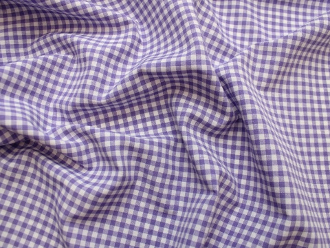 dekoracyjna tkanina w krateczkę z bawełną kratka fioletowo-biała szer. 280