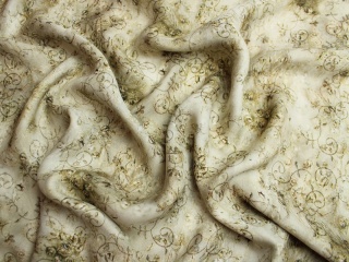 KREPA JEDWABNA DROBNY WZÓR NA BEŻU