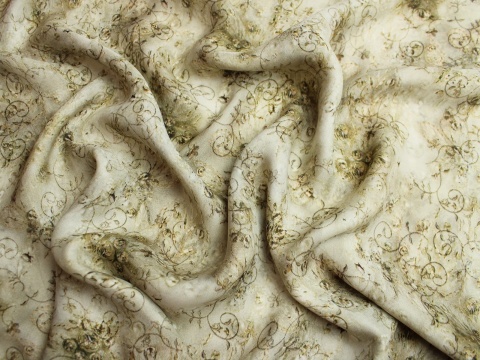 krepa jedwabna wzór drobny na beżu jedwab naturalny 100%