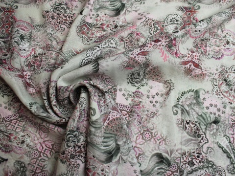 krepa jedwabna wzór ornament różowy na szarym tle jedwab naturalny 100%