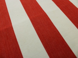 Tkanina na leżak pasy czerwone szer. 44 cm