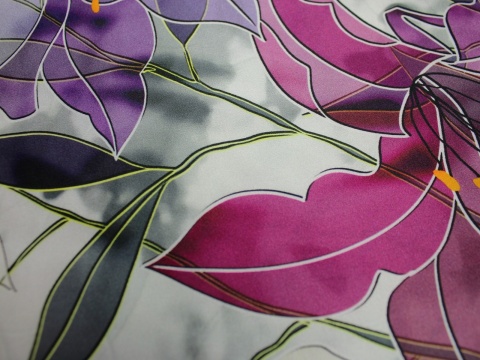satyna jedwabna wzór kwiaty fiolet amarant 100% jedwab naturalny