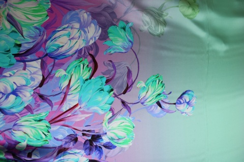 satyna jedwabna wzór szlak kwiatowy border mięta fiolet jedwab naturalny 100%