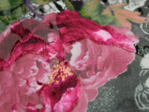 szyfon jedwabny devore wzór kwiaty czarno różowe