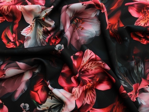 tkanina barbie duże kwiaty czerwone na czarnym tle
