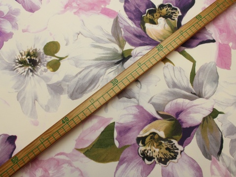 tkanina barbie kwiaty fioletowe na kremowym tle