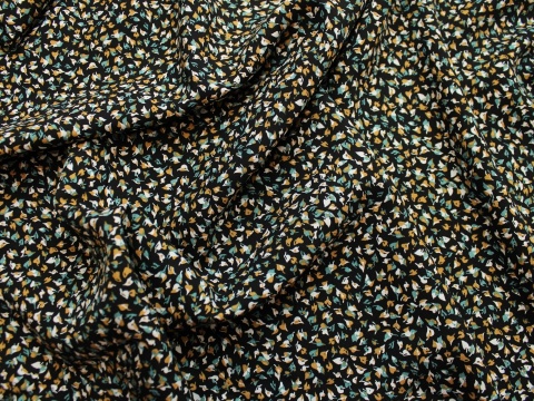 TKANINA WISKOZA WZÓR LISTKI NA CZARNYM