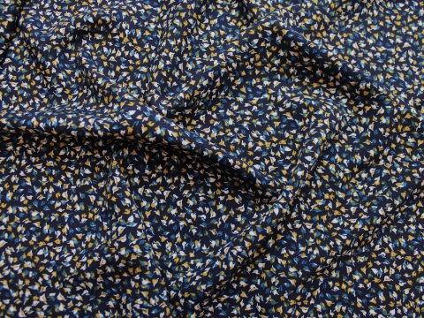 tkanina wiskozowa wiskoza wzór drobny listki na granacie