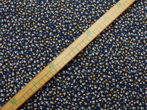 tkanina wiskozowa wiskoza wzór drobny listki na granacie